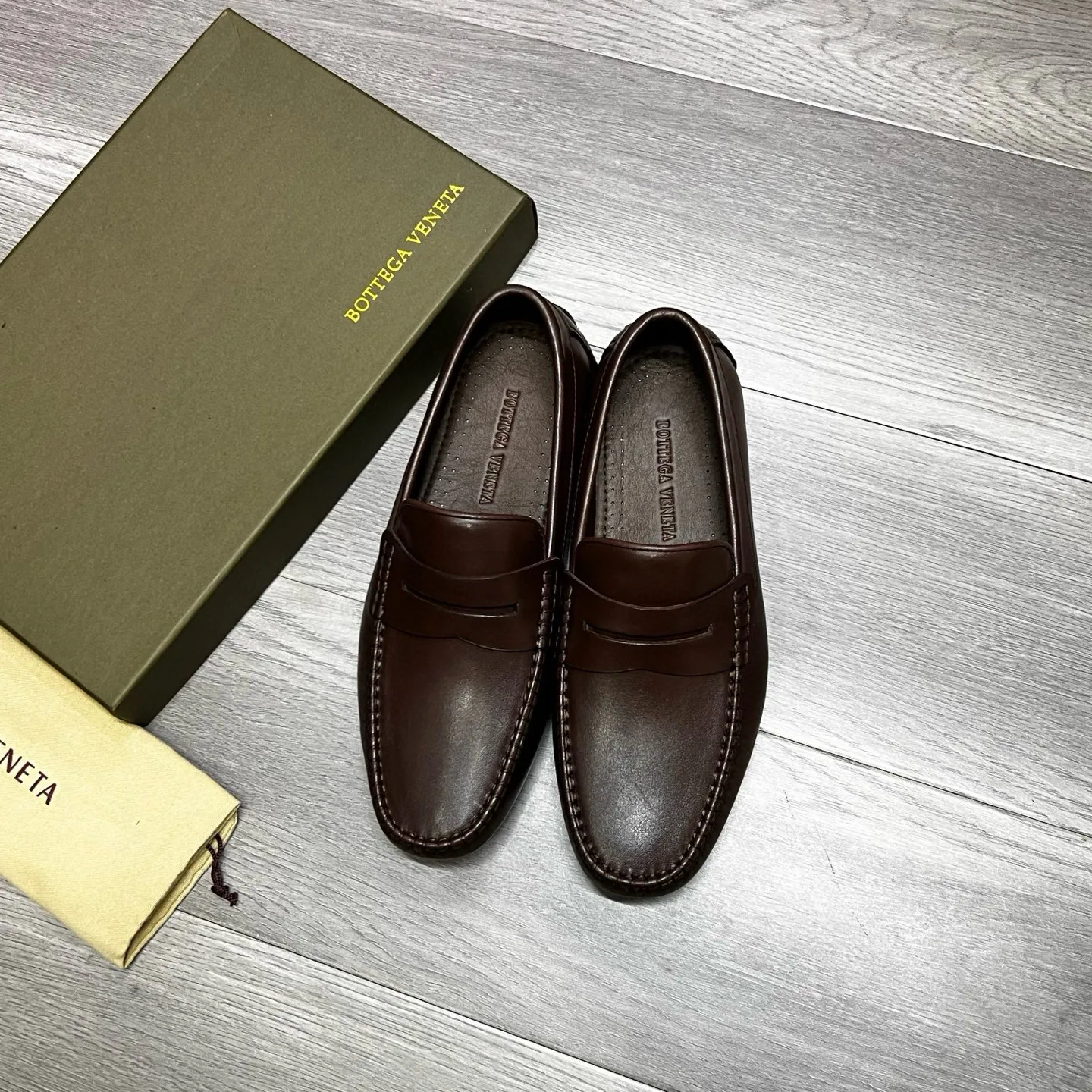 Factory price 480 BV 〰️Purely handmade classic men's beanie shoes👉👉driving shoes, slip-on shoes, made of imported cowhide from Italy, 💕water-dyed cowhide lining, 🔊original outsole, waterproof platform design, comfortable on the feet. Good choice for traveling and driving, single color available, code number: 38-44, (45 can be customized)
